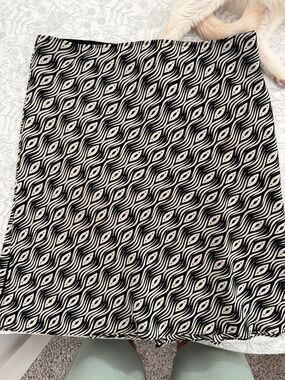 New York & Company Black and White Geometric A-Line Skirt